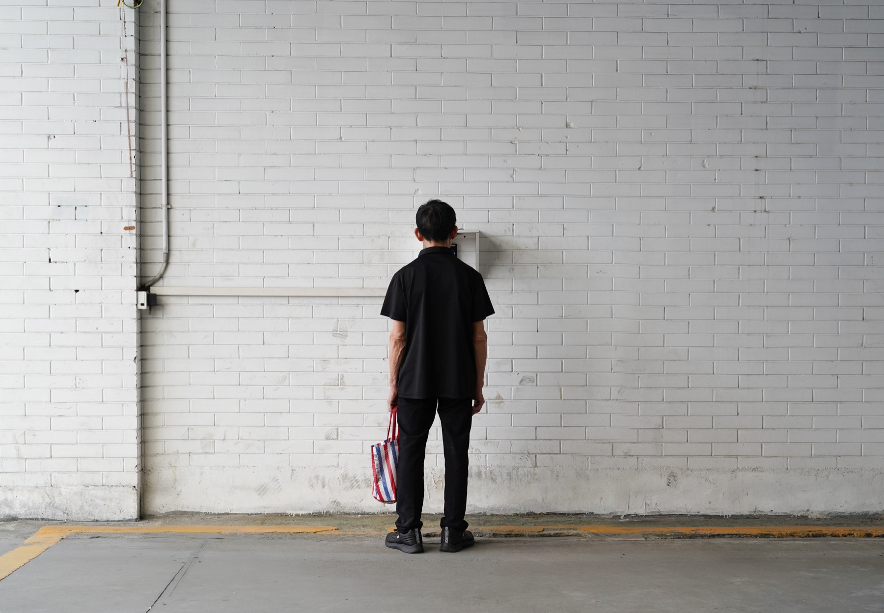 Clocking In — Yan Jiacheng (闫家成), view image 1